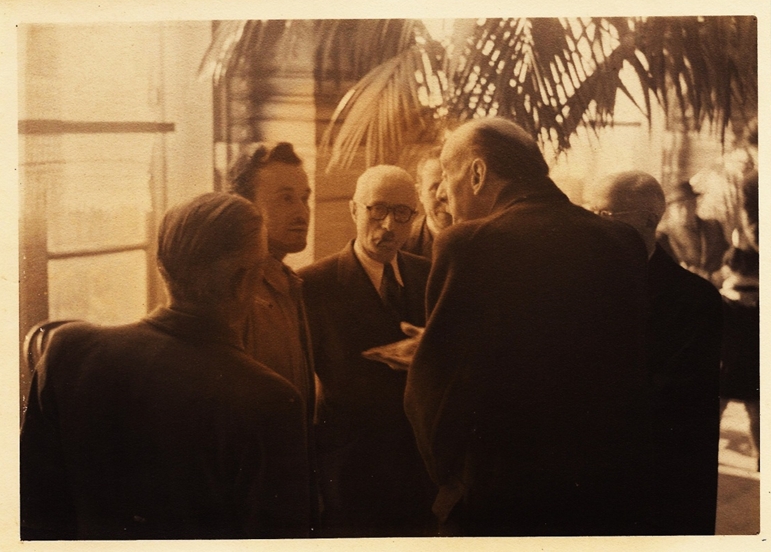 Roger Aliquot au vernissage au salon des artistes roubaisiens avec Louis Parenthou, Henri Delvarre, M. Leroux