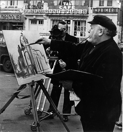 Roger Aliquot sur la place d'Hénin filmé par l'ORTF en février 1973